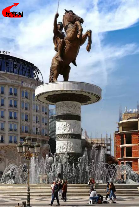 北马其顿共和国首都斯科普里的亚历山大大帝塑像.png