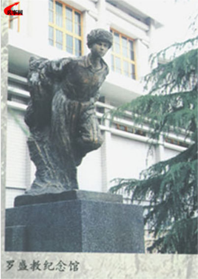 罗盛教纪念馆前的罗盛教雕塑.png