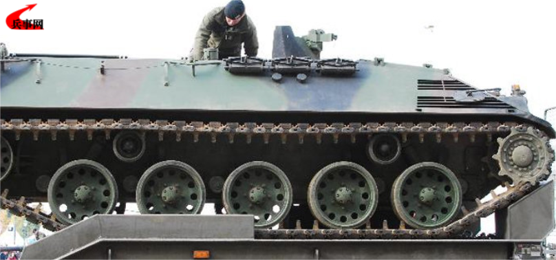 4K 4FA装甲人员运输车.png