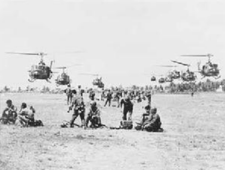 越南战争中的UH1D直升机.png