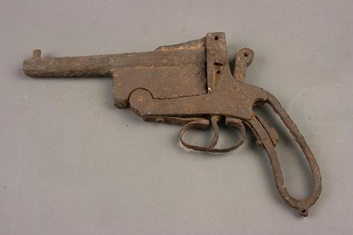 兵事网——抗日战争时期的土枪,独一撅,一次仅能打出一发子弹