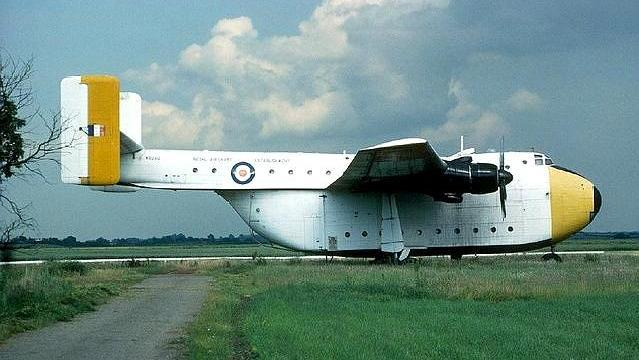 英国贝弗利B-101重型运输机，外形奇特，下部机腹大得犹如孕妇