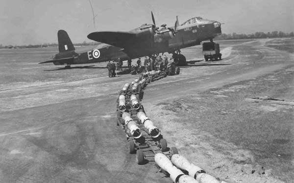 英美对德战略轰炸，二战中规模最大、时间最长的空中进攻作战